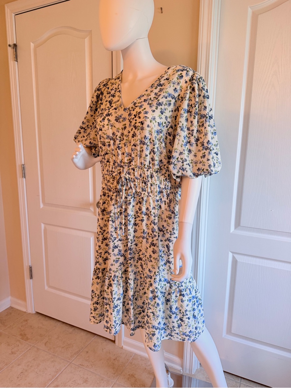 NEW Kate and Lily Cream V-Neck Puff Sleeve Floral Dress Size 1X